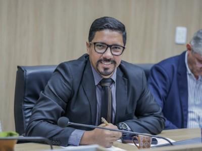 Presidente pede instala&ccedil;&atilde;o de bebedouro p&uacute;blico na Pra&ccedil;a Park das Araras