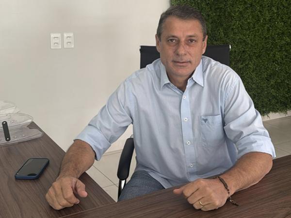 Sorriso: Prefeito contrata empresa por R$ 10 milh&otilde;es, sem licita&ccedil;&atilde;o, para aquisi&ccedil;&atilde;o de materiais did&aacute;ticos