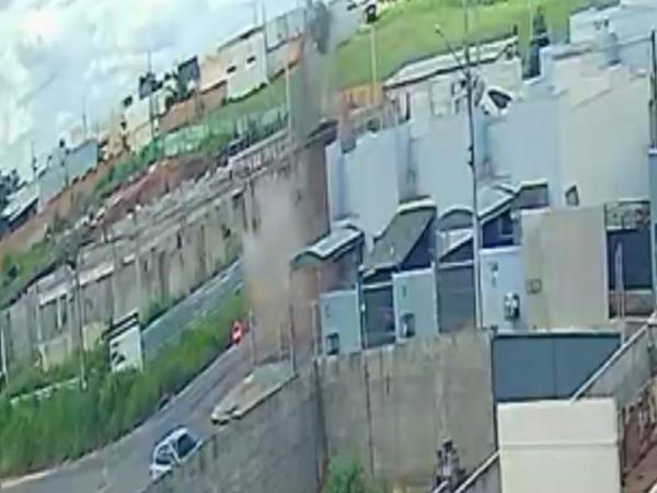 Sorriso: Veja momento que fossa explode com morador dentro no Jd. Aurora; Homem foi socorrido com fraturas