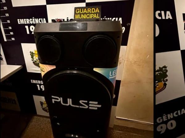 Sorriso: Pol&iacute;cia Militar prende mulher por perturba&ccedil;&atilde;o do sossego e apreende caixa de som no Morada do Bosque