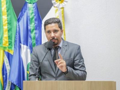Presidente solicita estudos para ampliar pontos de &ocirc;nibus devido &agrave; superlota&ccedil;&atilde;o em hor&aacute;rio escolar