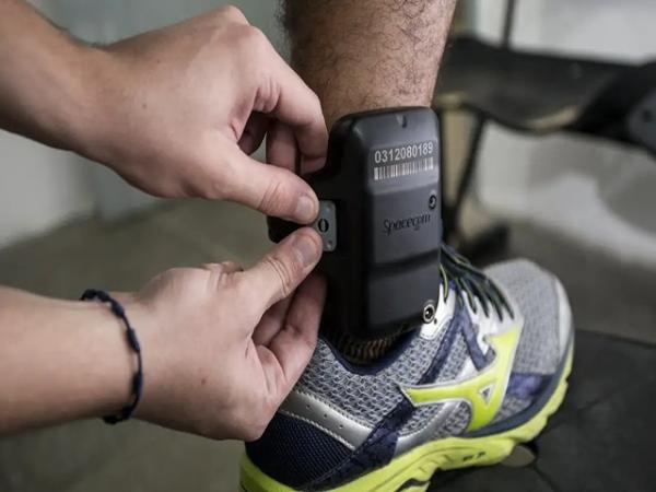 C&acirc;mara aprova uso obrigat&oacute;rio de tornozeleira por agressores de mulher