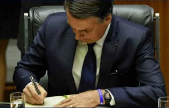 Bolsonaro sanciona lei que cria cadastro nacional de condenados por estupro