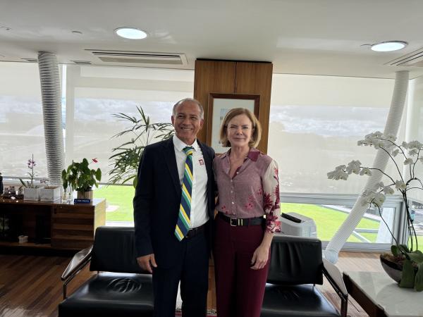 Vereador discute avan&ccedil;os para Sorriso com ministra Gleisi Hoffmann em Bras&iacute;lia