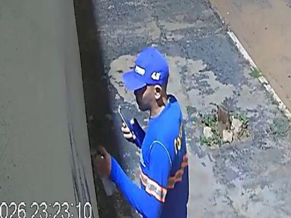 Sorriso: PC prende elemento flagrado pichando muro de casa de policial com sigla do PCC