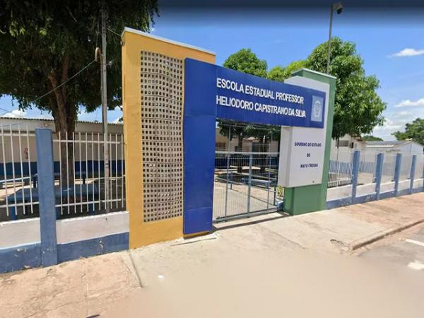 MT: Professor, de 67 anos, &eacute; agredido por alunos, de 14 e 15 anos, em escola c&iacute;vico-militar