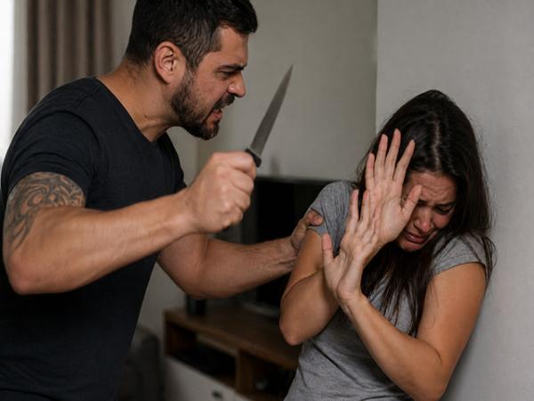 Sorriso: Mulher sai corrida de casa ap&oacute;s ex-marido lhe agredir com murros durante discuss&atilde;o; suspeito &eacute; tornozelado