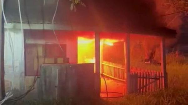 MT: Filho descumpre medida protetiva, agride a coroa e incendeia a casa dela