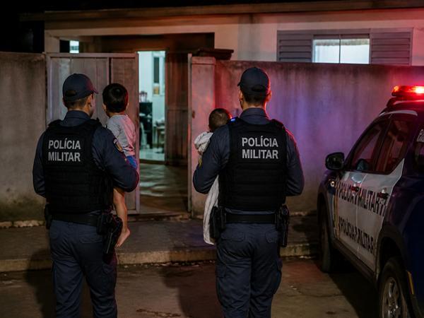 Sorriso: PM resgata beb&ecirc; e irm&atilde;o "abandonados" pelos pais