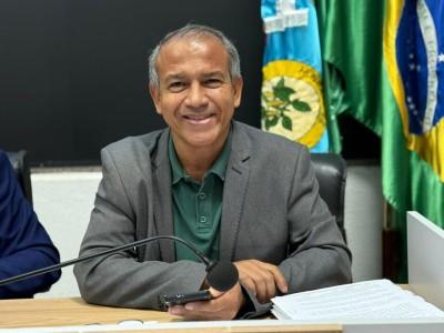 Vereador solicita instala&ccedil;&atilde;o de ares condicionados na frota de &ocirc;nibus escolares 