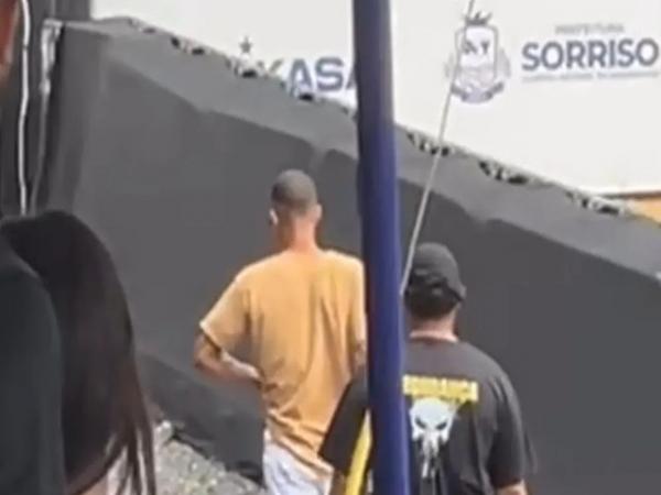Sorriso: Homem &eacute; retirado de arquibancada ap&oacute;s ofensas durante torneio internacional de futev&ocirc;lei; "lugar de mulher &eacute; na cozinha"