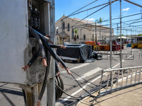 Sorriso: Ladr&otilde;es furtam cabos de energia de feira ao lado de igreja