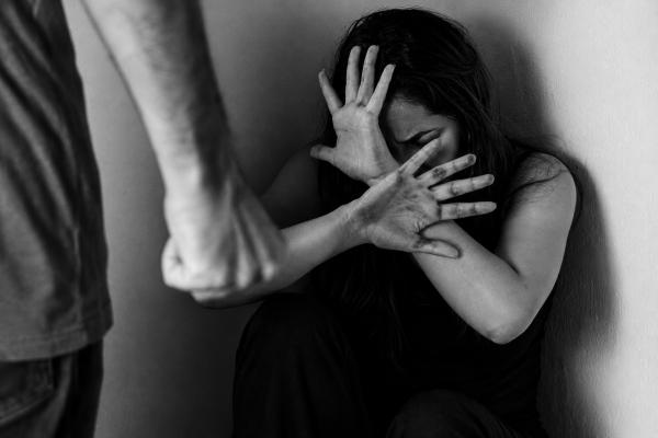 MT registra mais de 130 den&uacute;ncias de viol&ecirc;ncia contra a mulher por dia neste ano