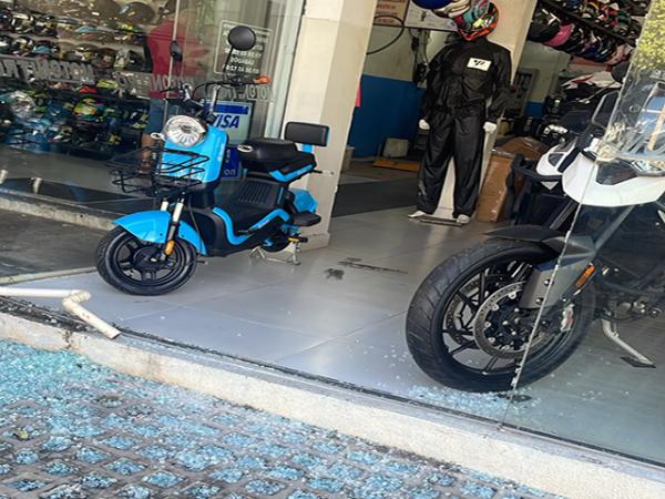 Sorriso: Ladr&otilde;es arrombam loja na madrugada e levam BMW