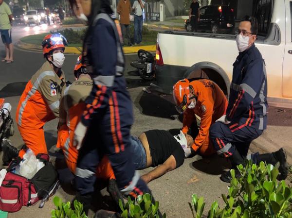 Sorriso: Bombeiros e SAMU socorrem v&iacute;tima de acidente entre carro e moto na Curitiba com Brasil