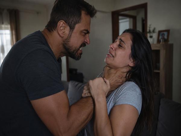 Sorriso: Homem n&atilde;o aceita separa&ccedil;&atilde;o, tenta enforcar mulher e diz que vai mat&aacute;-la se ela deix&aacute;-lo; eles ainda moram na mesma casa