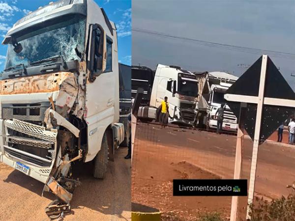 Sorriso: Carretas colidem na MT-242 no Carav&aacute;gio; uma estava saindo do p&aacute;tio