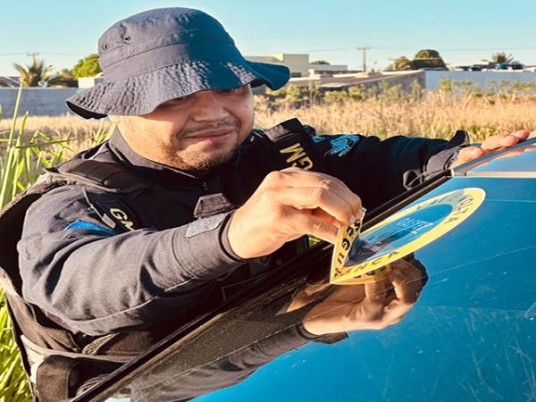 Sorriso: GM flagra carro de aplicativo rodando pela 99, mas cadastrado em outra plataforma; 99 est&aacute; irregular na cidade