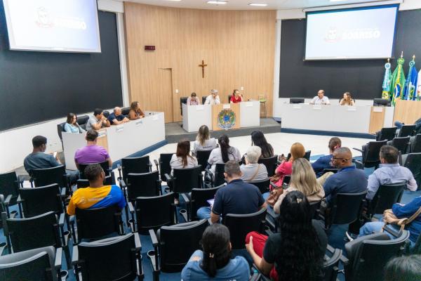 C&acirc;mara Municipal recebe reivindica&ccedil;&otilde;es por melhorias no transporte escolar e na carga hor&aacute;ria dos ACS e ACE