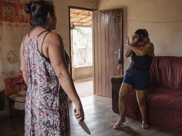 Boa Esperan&ccedil;a do Norte: Mulher apanha e &eacute; amea&ccedil;ada com faca ap&oacute;s ir &agrave; casa de "amiga" em &Aacute;gua Limpa