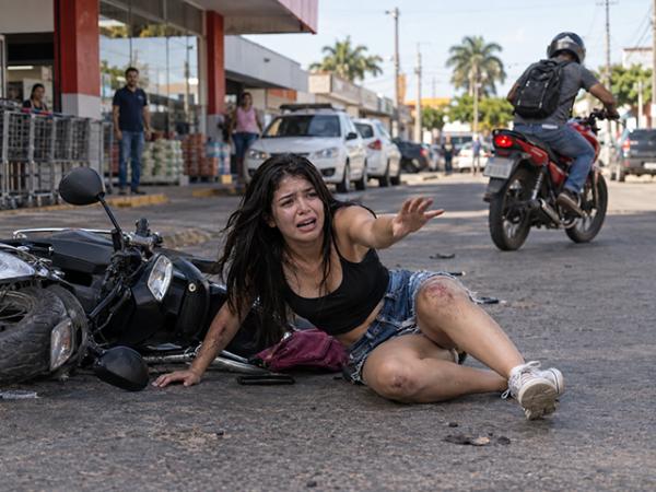 Sorriso: Mulher &eacute; agredida em mercado, perseguida de moto e cai durante fuga; v&iacute;tima pede medida protetiva