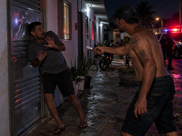 Sorriso: Homem &eacute; amea&ccedil;ado com faca e corre para dentro de kitnet ap&oacute;s vizinho dizer que "o comando" arrancaria seu pesco&ccedil;o