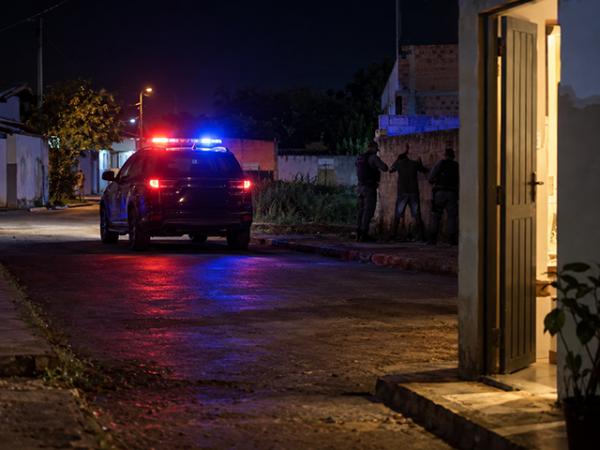 Ipiranga do Norte: Homem agride esposa na frente dos filhos, diz que "vira outra pessoa" quando bebe, foge pulando muros e acaba preso pela PM