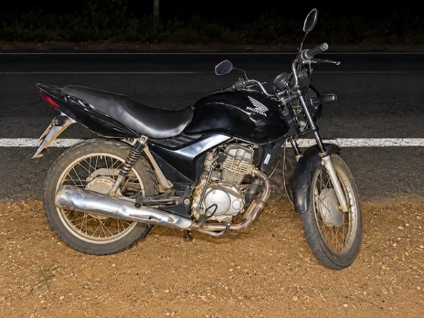 Itanhang&aacute;: PM encontra moto roubada em 2015; moto estava licenciada em Sorriso e foi encontrada &agrave;s margens da MT-242