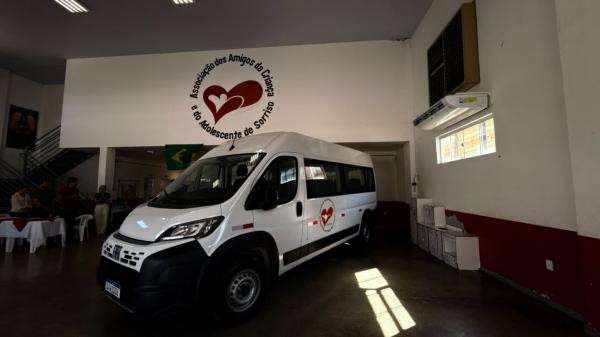 Sorriso: Centro-dia para atendimento de pessoas idosas passa a contar com micro-&ocirc;nibus