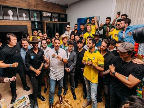 Gusttavo Lima, Zez&eacute; Di Camargo e mais de 30 sertanejos se re&uacute;nem em apoio a Fl&aacute;vio Bolsonaro