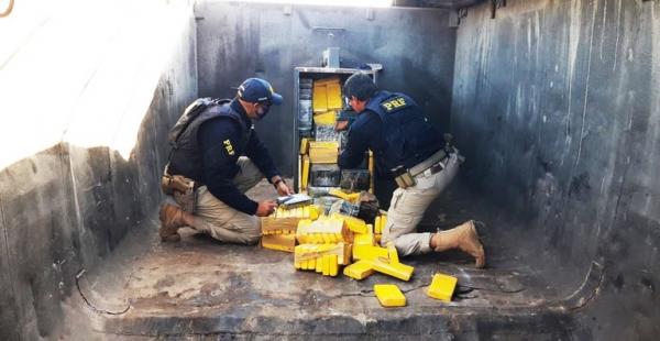 PRF apreende 400 kg de cocaína que estavam em caminhão que saiu de Sorriso