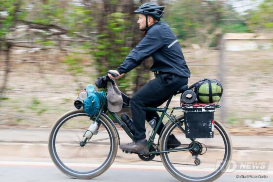 Aventureiro que percorre o Brasil de bicicleta 