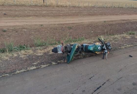 Motociclista tem braço arrancado em acidente com caminhão