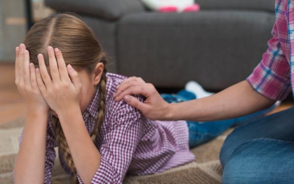 MT: Professor passa pênis na bunda de aluna e leva surra do pai dela