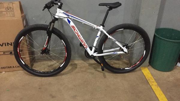 Sorriso: Bandido furta bicicleta de dentro de galeria