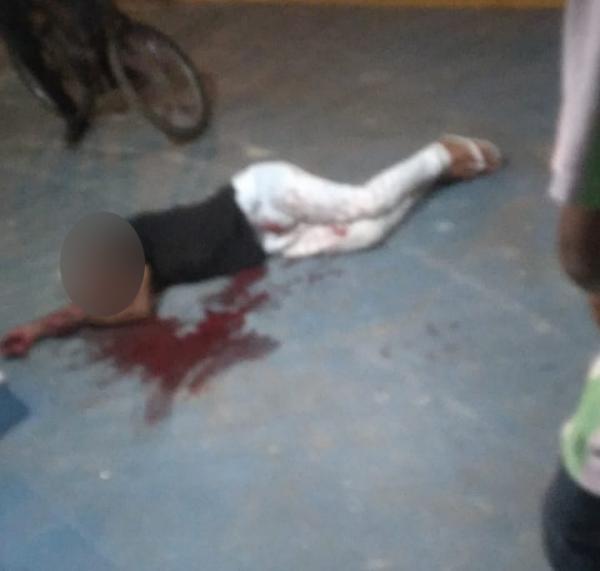 Sorriso: Homens brigam, possivelmente por causa de drogas, e um dá tijolada e pauladas no outro 