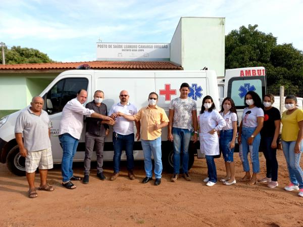 Nova Ubiratã: Prefeito e Secretário entregam uma nova ambulância para o Distrito Parque Água Limpa
