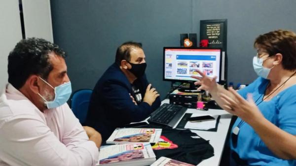 Damiani e Rodrigo Machado conhecem cursinho gratuito pr&eacute;-vestibular