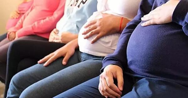 Bolsonaro sanciona lei que prev&ecirc; retorno de gr&aacute;vidas ao trabalho presencial