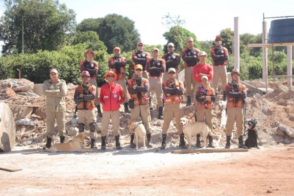  Sorriso: Sgt Daiane, Sd Facundo e c&atilde;o MAYA recebem certifica&ccedil;&atilde;o nacional para buscas urbanas e rurais