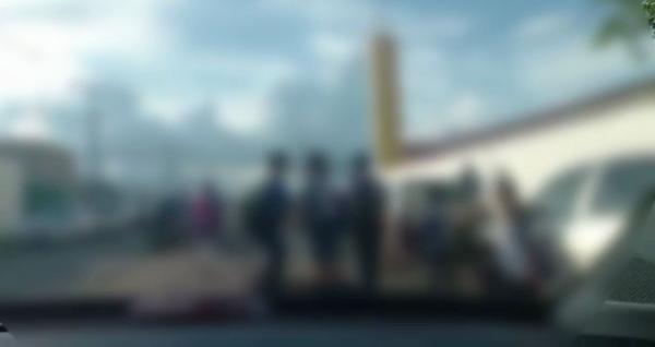 Sorriso: Alunos se arriscam entre carros e motos em frente a escola Arlete Cappellari