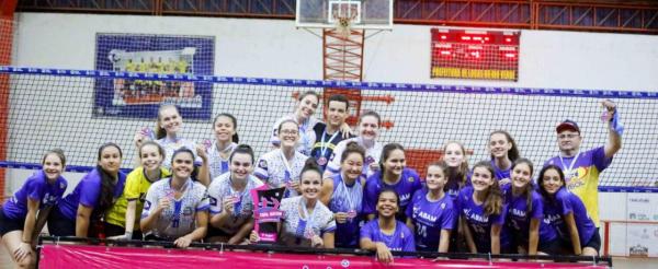 Equipe feminina de voleibol de Sorriso &eacute; campe&atilde; da 6&ordf; Copa Batom