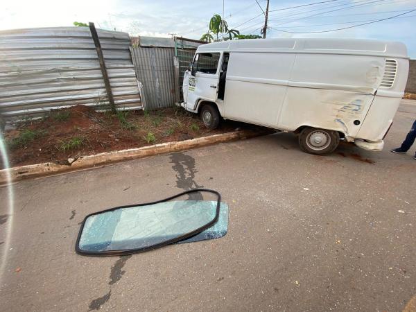 Sorriso: LIVE ABAM - Motorista fica ferido ap&oacute;s Kombi bater em &ocirc;nibus na Gravata&iacute;