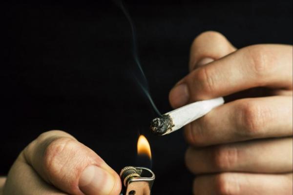 Sorriso: Alunos, de 12 anos, s&atilde;o flagrados fumando maconha no banheiro da escola S&atilde;o Domingos