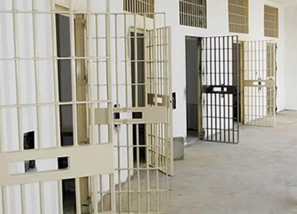 MT: Em carta &agrave; m&atilde;o, adolescente condenada por matar Isabele e outras 14 internas reclamam de precariedade do socioeducativo