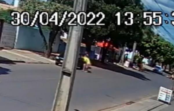 Sorriso: (V&iacute;deo) C&acirc;mera registra momento em que motorista "se agacha" para trocar de lugar com passageiro ap&oacute;s acidente