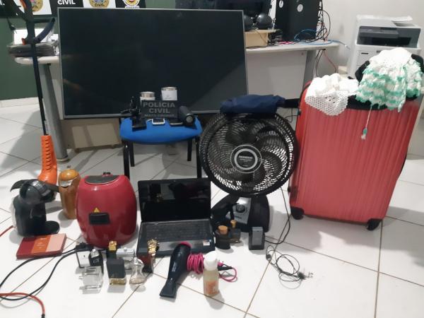 Sorriso: PC recupera produtos furtados de casa no Jd Tropical; Bandidos levaram roupas &iacute;ntimas, vinhos, gym, tvs e at&eacute; velho barreiro