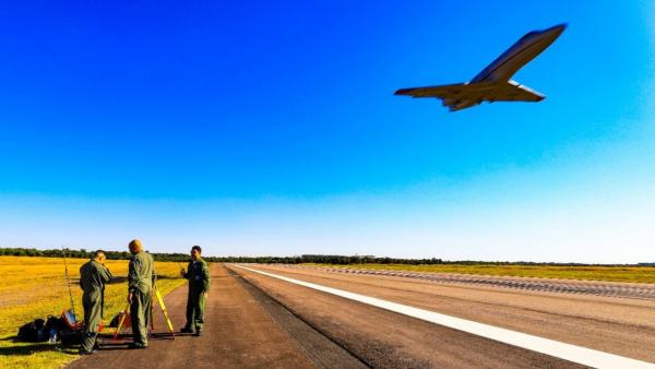 Sorriso: T&eacute;cnicos da FAB e da Infraero testam PAPI do Aeroporto Adolino Bedin