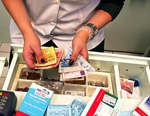 Ipiranga do Norte: Empres&aacute;ria flagra funcion&aacute;rio furtando dinheiro de caixa de farm&aacute;cia