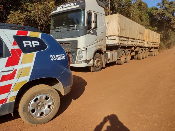 Sorriso: PM recupera carreta que teve carga de soja roubada